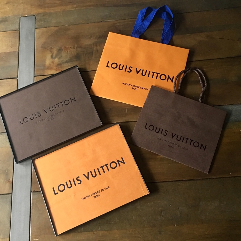 Louis Vuitton logo bag with free frame 💁🏼♀️🛍🎨 - Picture 3 of 3